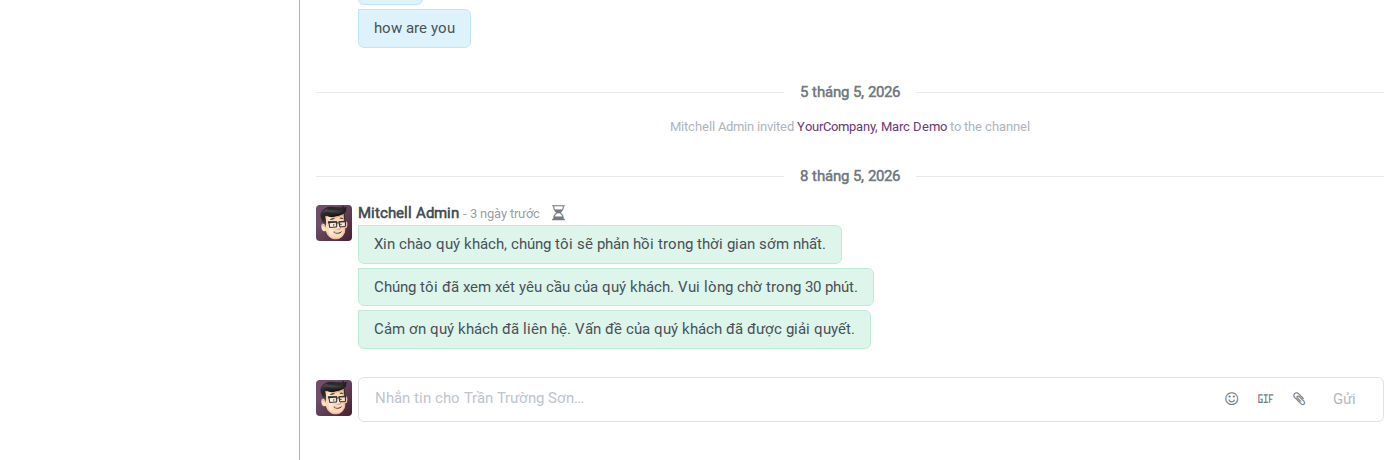 Hội thoại Zalo trong Discuss — nhiều tin gửi đi liên tiếp của cùng một người gom thành một nhóm với một biểu tượng trạng thái chung (đồng hồ cát: đang chờ gửi)