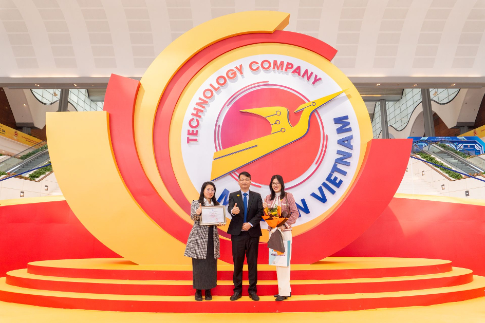 Viindoo - Top 10 Make in Vietnam 2024 Awards: Affirming the Strength of Vietnam's Digital Technology Enterprises