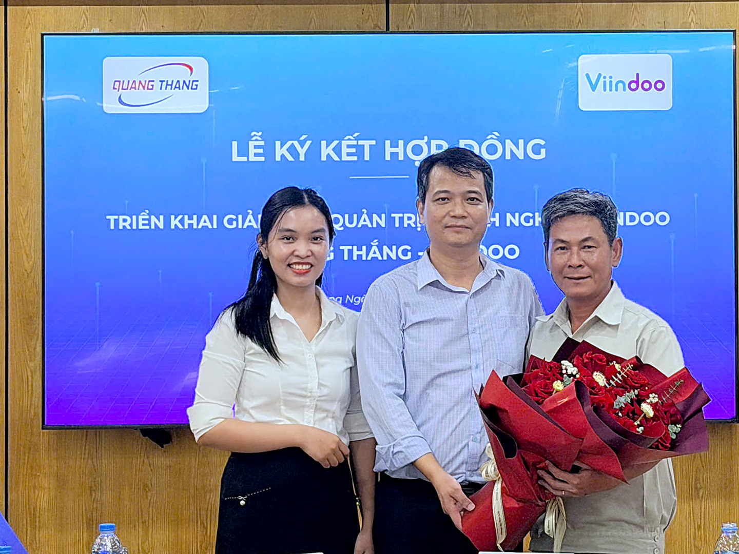 Flowers presented at the Viindoo and Quang Thang Refrigeration Engineering project kick-off